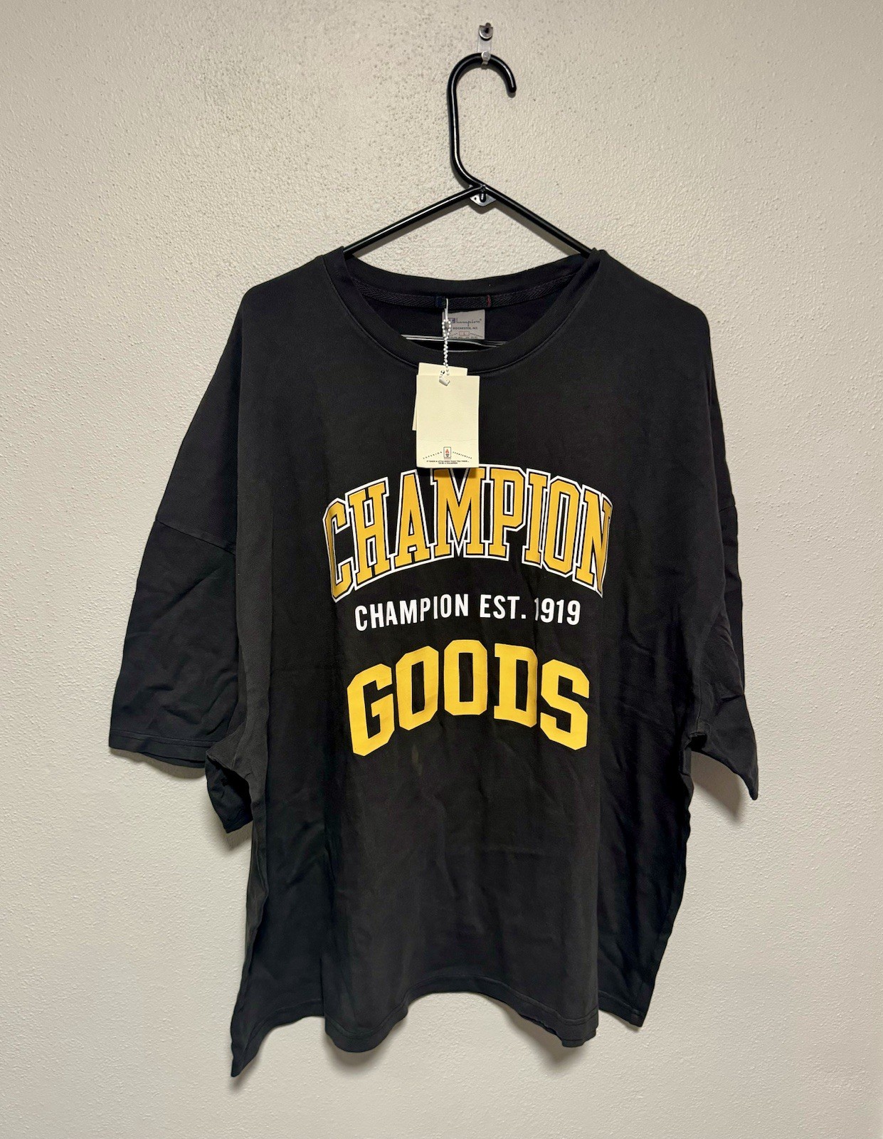 Champion Sports Riggins Drop Shoulder Short Sleeve Tshirt. Mens LG. Black. NWT