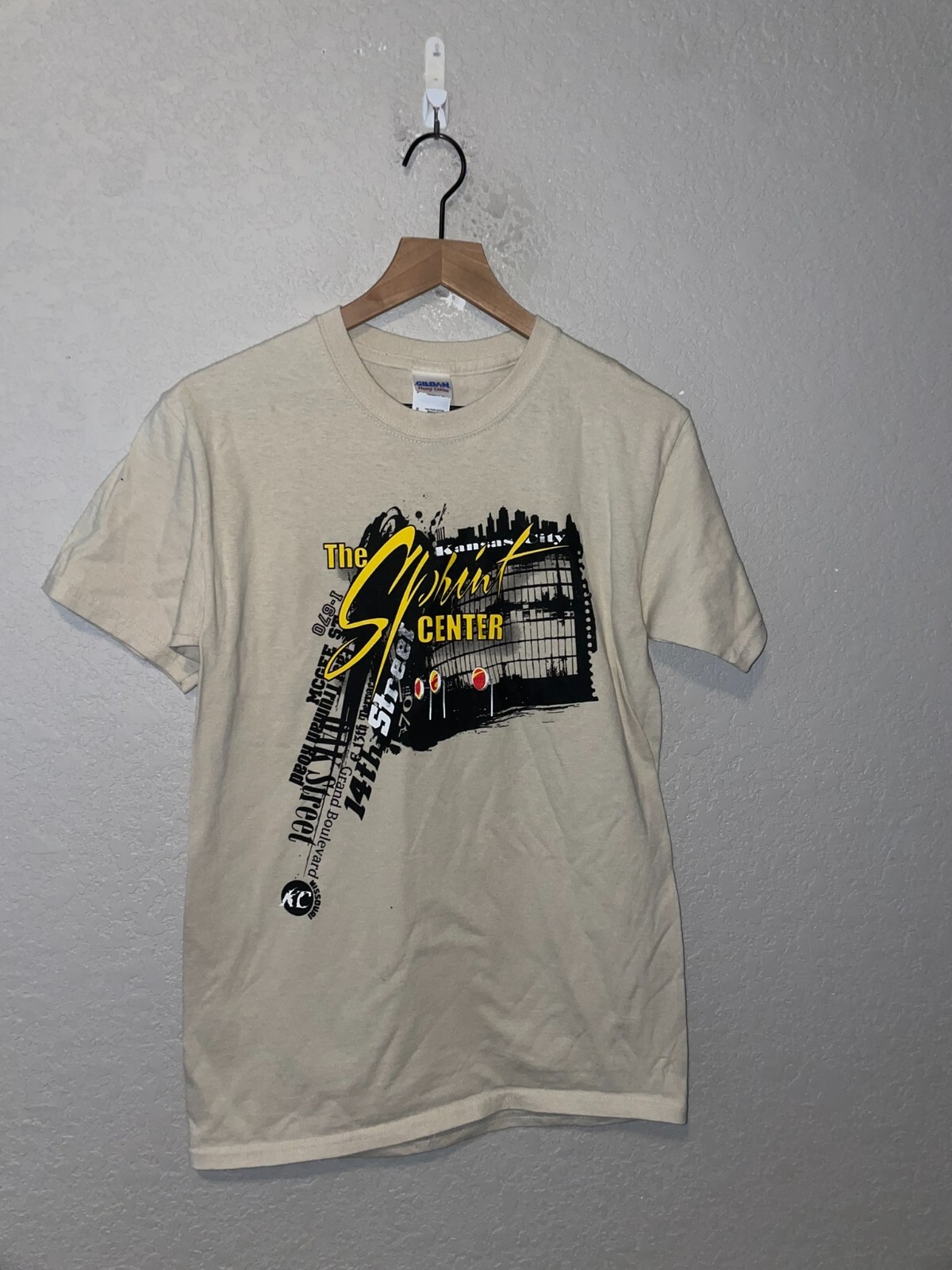 2000s NEW The Sprint Center Events Arena Music Sports Brown Shirt Y2K S Small gallery