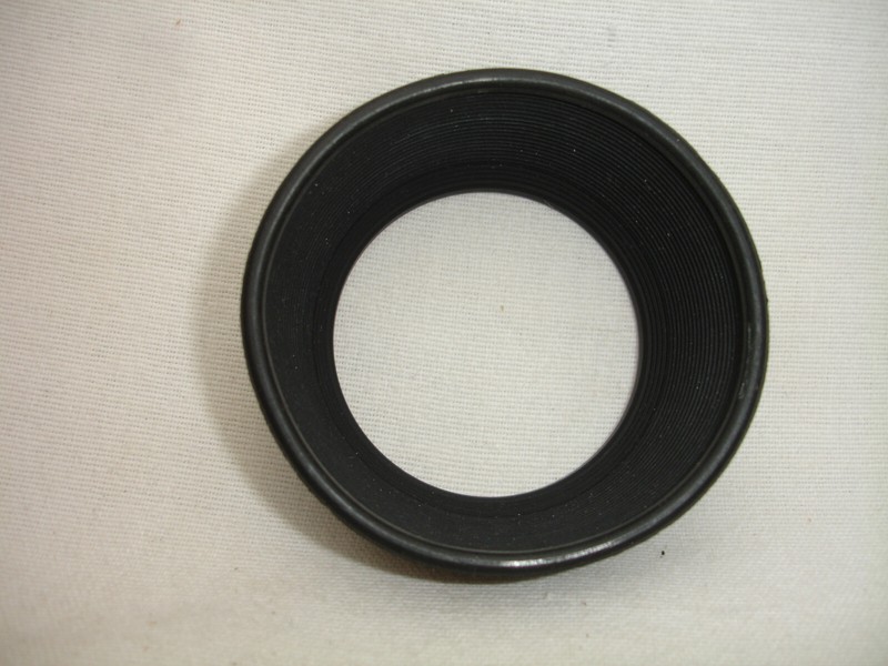 OLYMPUS OM 100mm F 2.8, 85mm f/ 2 rubber, 40mm f 2 LENS HOOD, 49mm size thread