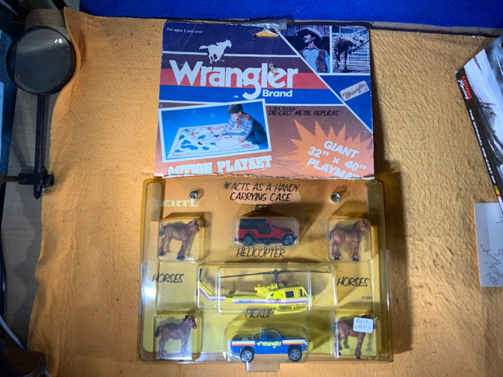 T9-31 ERTL -WRANGLER ACTION PLAY SET – WITH 32” X 40” PLAYMAT – NIB – 1:64 SCALE
