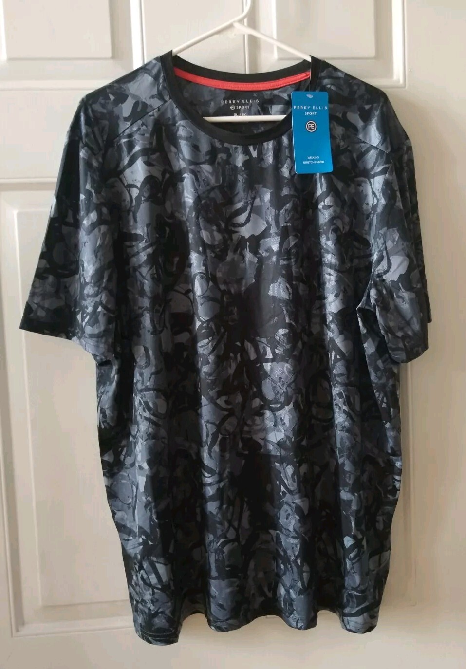 PERRY ELLIS BLACK CAMO PRINT MESH T-SHIRT, SIZE XL gallery