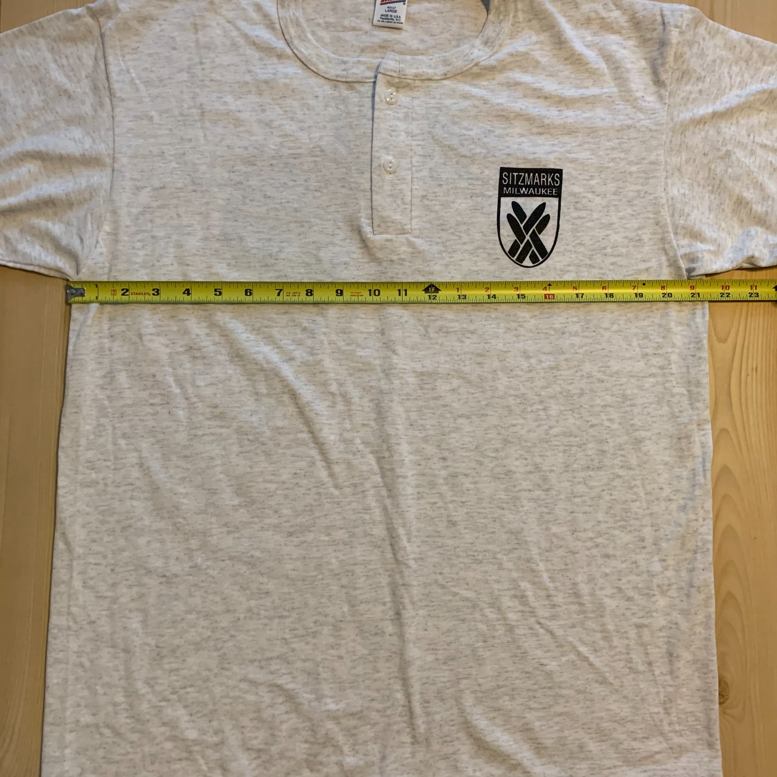 Vintage Sitzmarks Milwaukee WI Bunker's Island Pub & Eatery Soffe T-Shirt Size L gallery