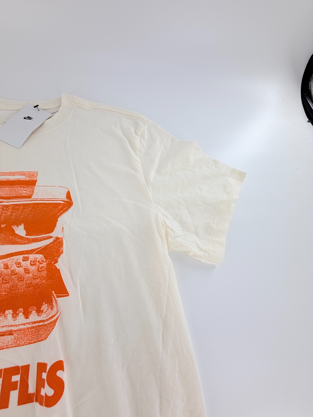 Nike Hot Waffles T-Shirt Mens SZ L Sportswear HV9803-110 Graphic Tee White Retro gallery
