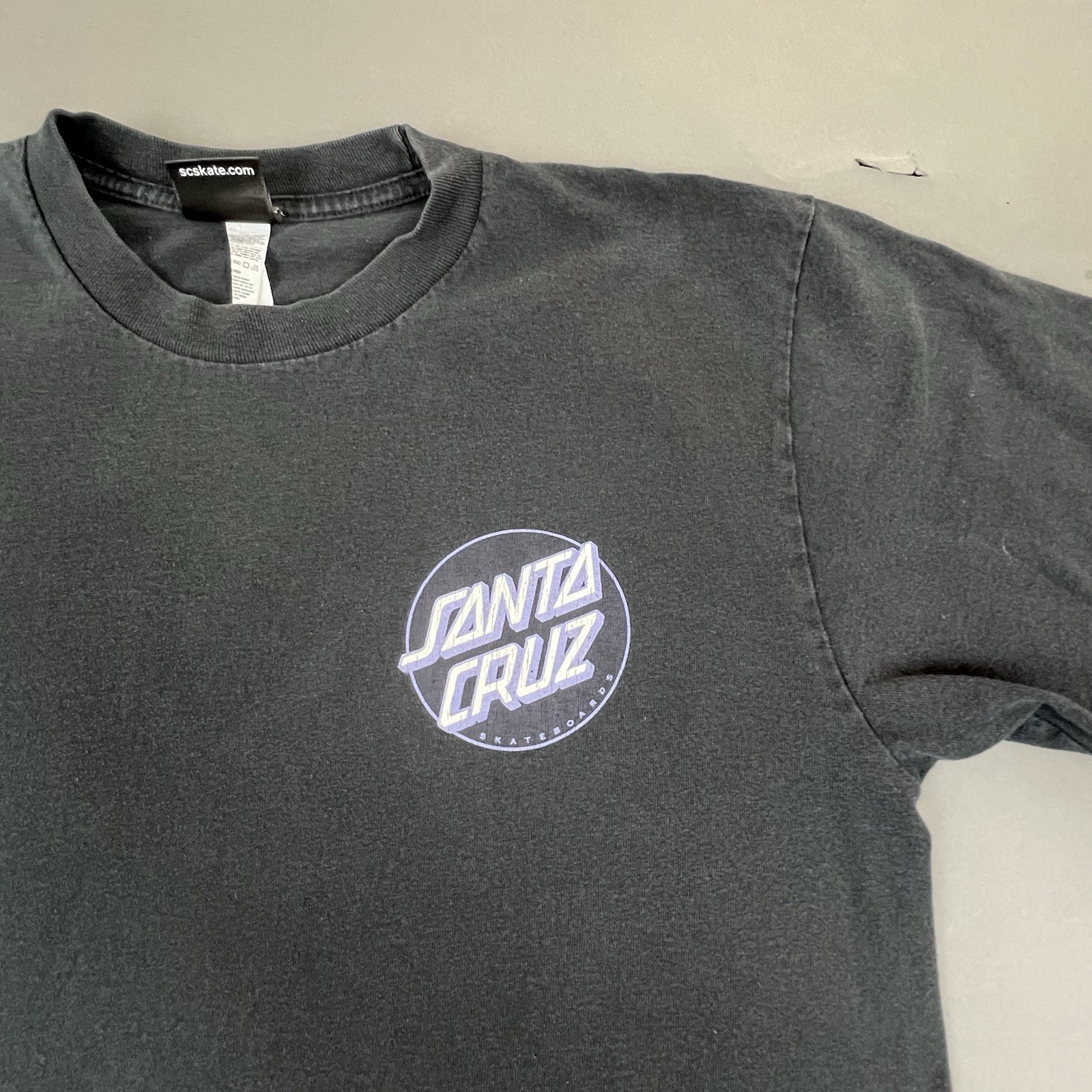 Santa Cruz Skateboards T shirt Men Size Medium Skull Snake Black Floral gallery