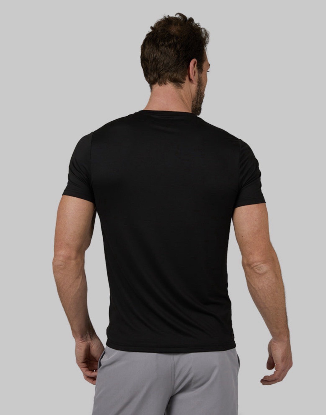 32 Degrees Heat Men's 4-PACK COOL CLASSIC CREW T-SHIRT gallery