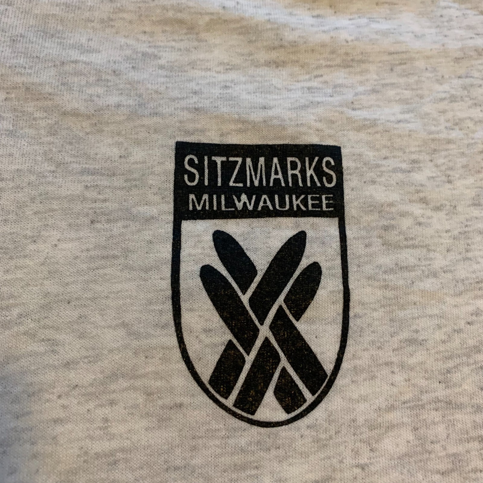 Vintage Sitzmarks Milwaukee WI Bunker's Island Pub & Eatery Soffe T-Shirt Size L gallery