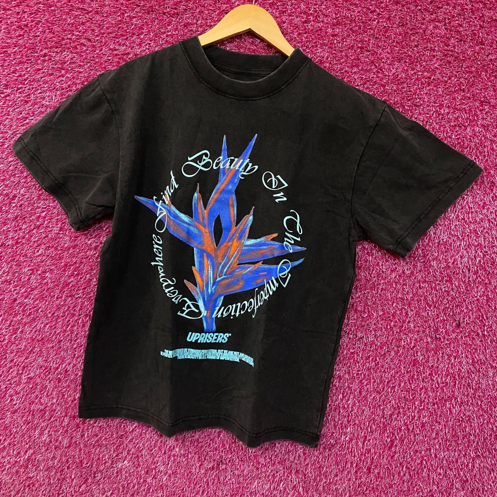 UPRISERS Paradise Find Beauty In The Imperfection Everywhere T-Shirt Small gallery