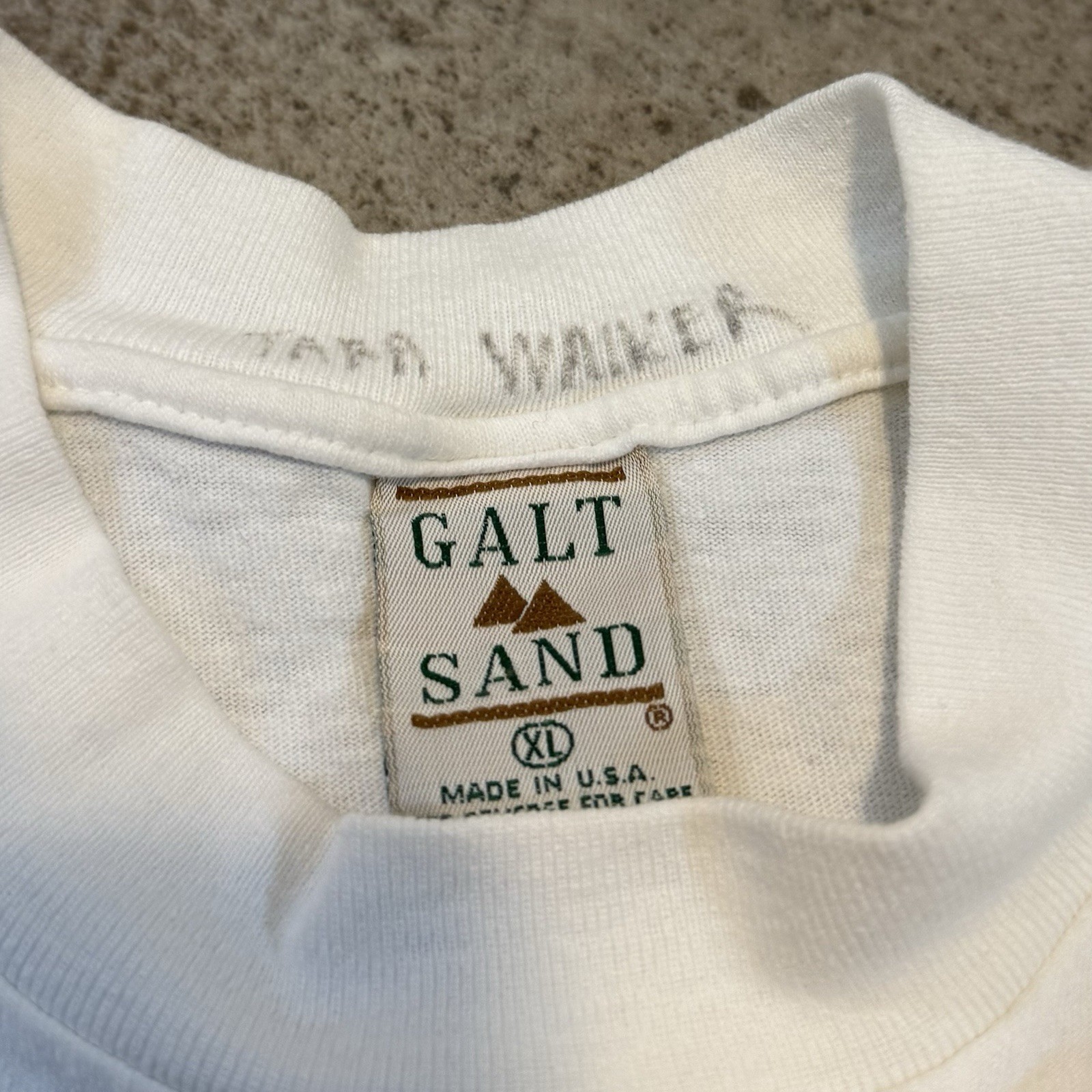 Vintage 90s Harvard University Crest Tee Shirt Fits Large Galt Sand White 1990s gallery