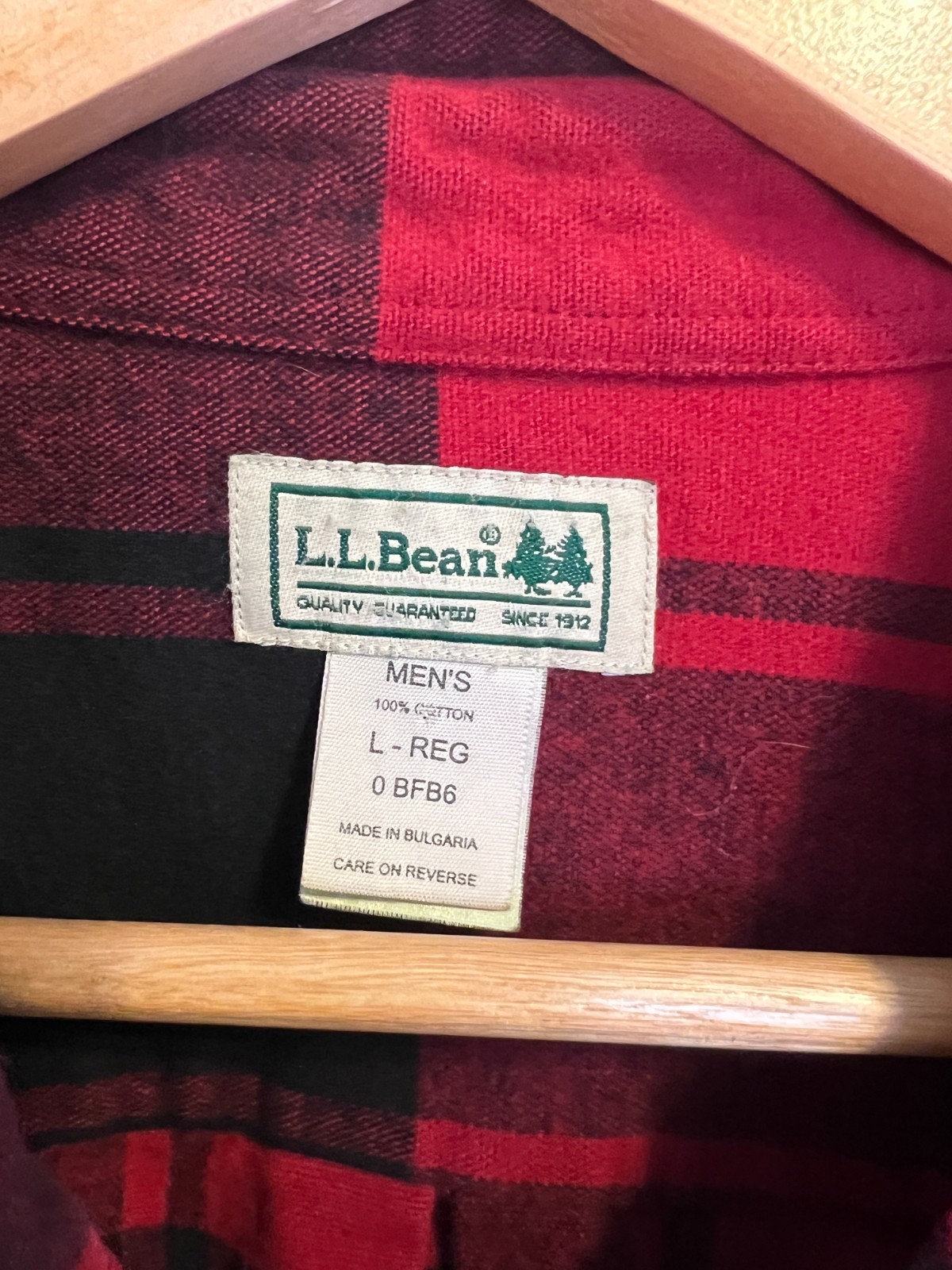 L.L. Bean Mens Large red n black plaid button down heavy weight shirt gallery