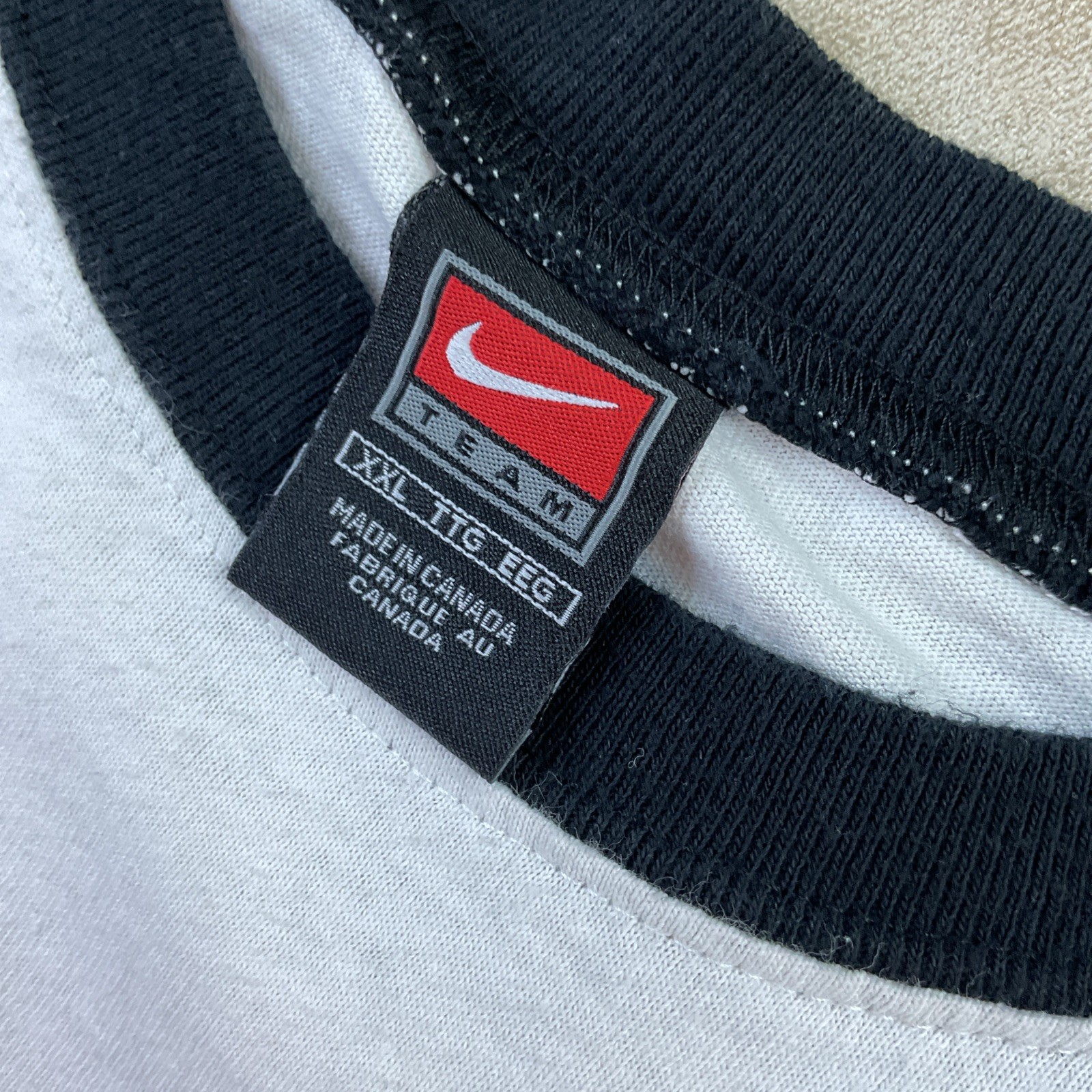 Vintage Nike Shirt Sz 2XL Run Hit Wonder The 2004 Tour Pullover Concert T-Shirt gallery