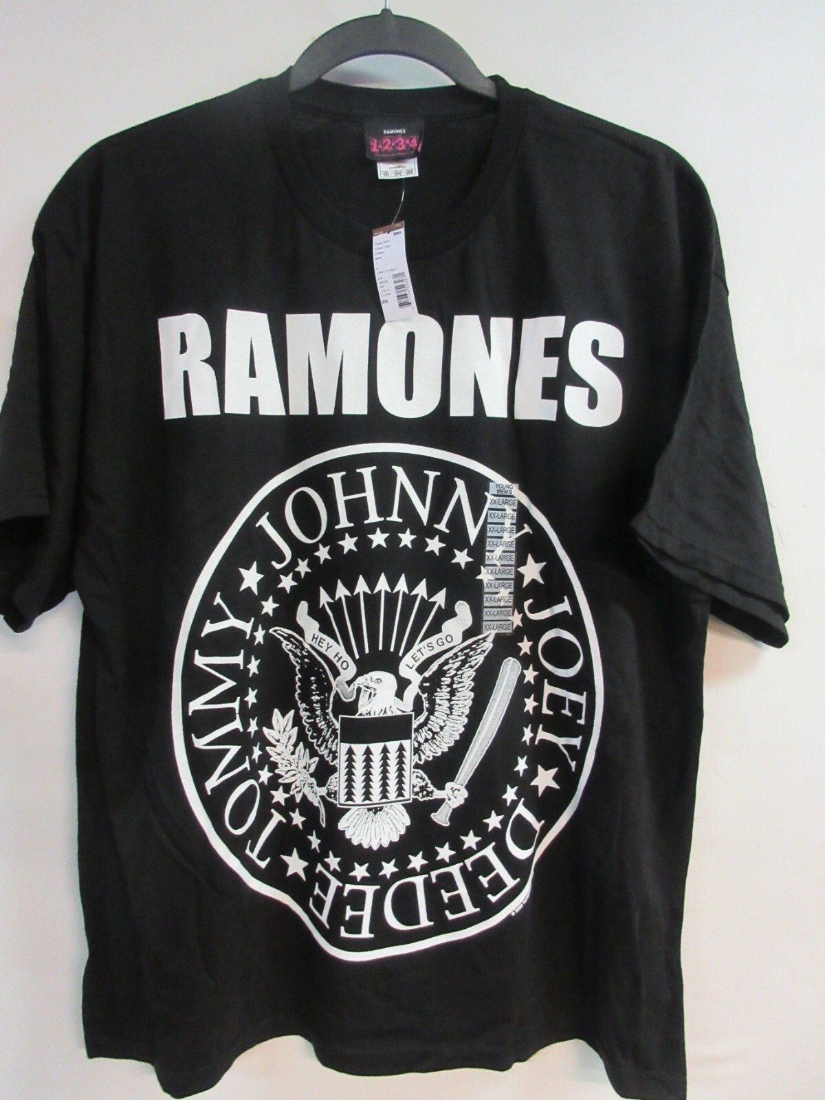 RAMONES GROUP SEAL BAND MUSIC T-SHIRT PRE-OWNED UNWORN UNWASHED W/TAGS 2XL / XXL