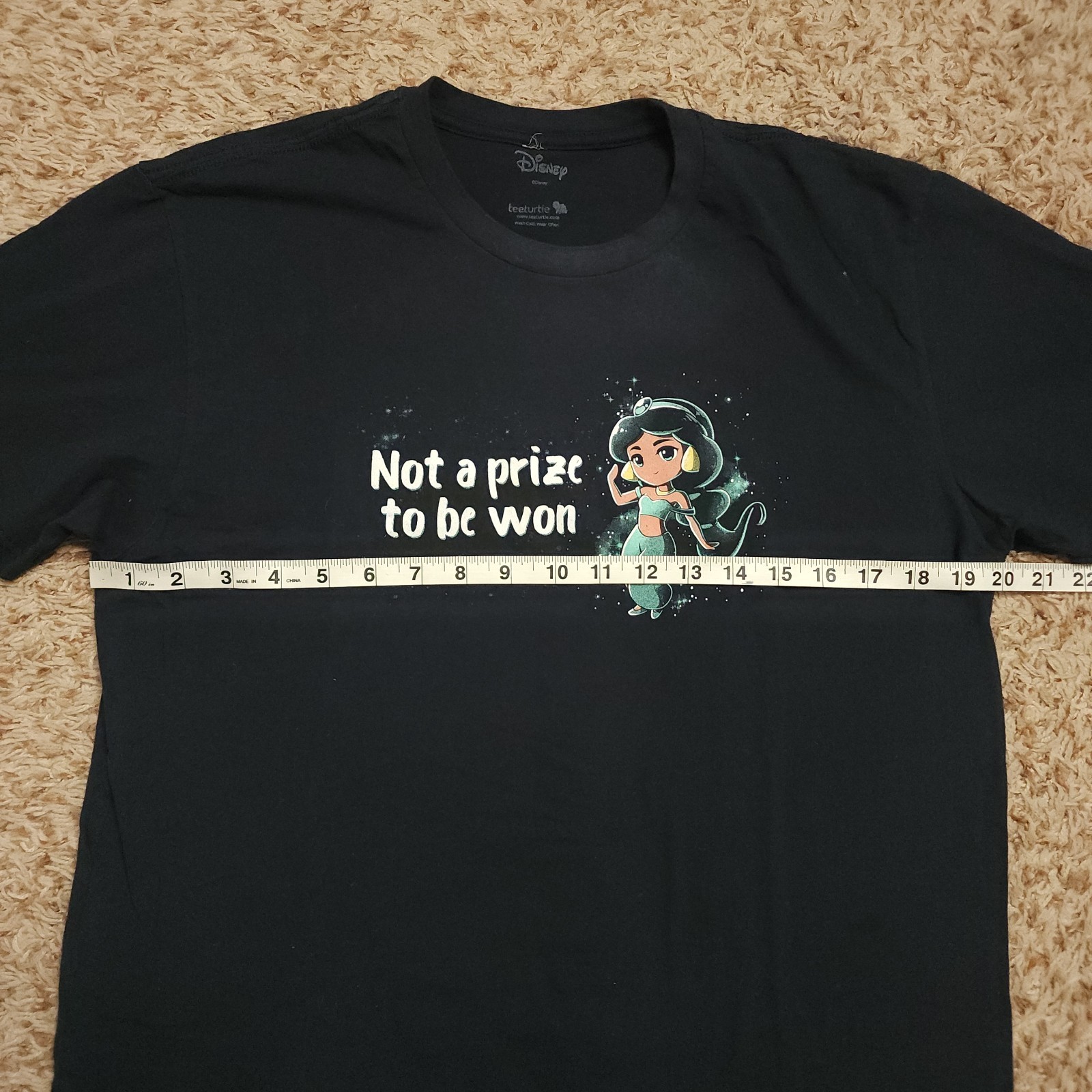 Disney TeeTurtle Aladdin Jasmine Mens L Not a Prize To Be Won Short Sleeve gallery