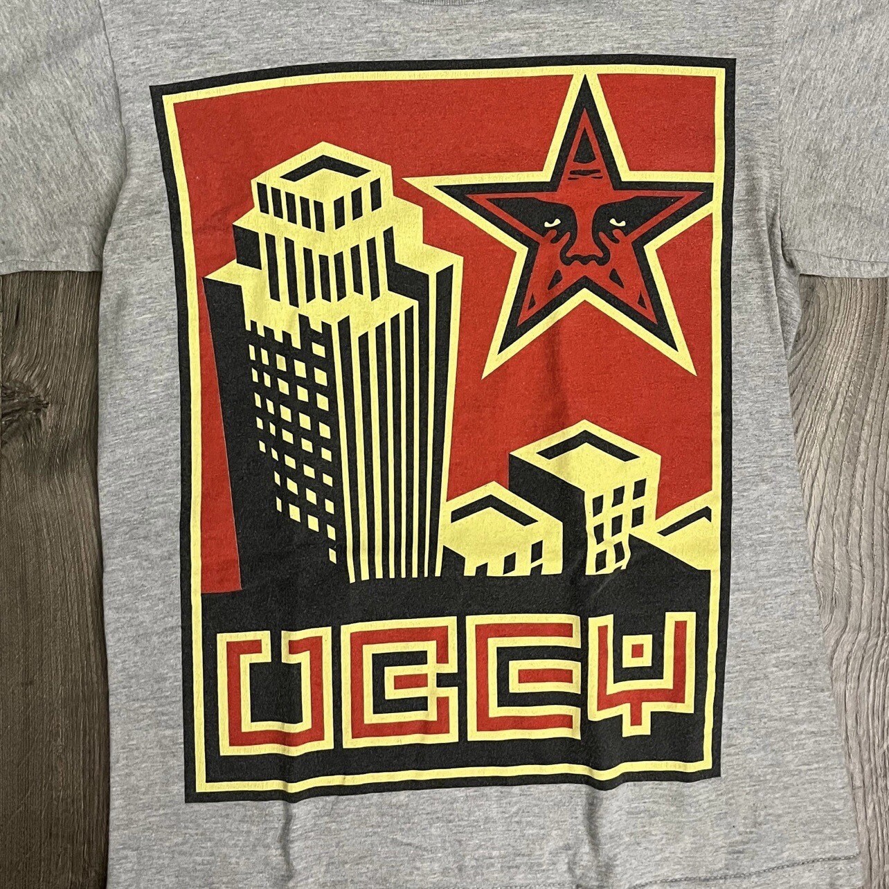 OBEY Skyscraper Graphic Short Sleeve Shirt Size Small gallery