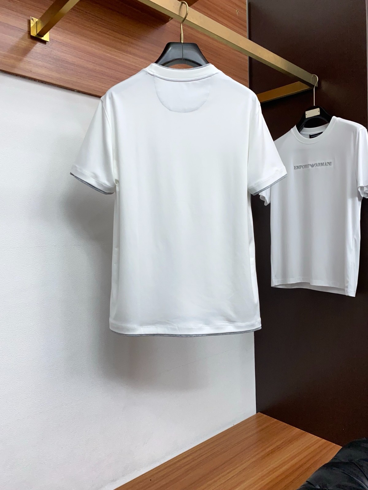 Brunello Cucinelli Men's Classic Fashion Silky Short-Sleeve T-Shirt XL gallery