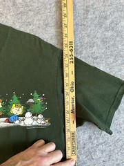 Peanuts Tag winter Scene Snoopy Charlie Brown Lucy Linus Sz M T Shirt