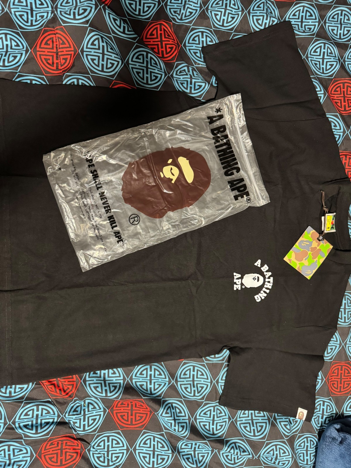 A Bathing Ape Men’s Black Short Sleeve Crew Neck Graphic Logo T-Shirt gallery