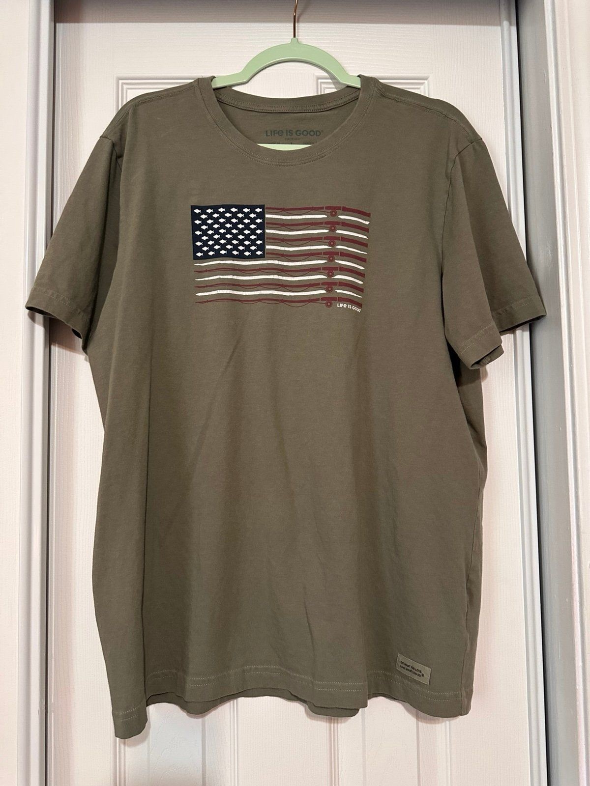 Life Is Good Mens M Green Crusher T-Shirt Patriotic USA Flag Fishing Pole NWOT L gallery