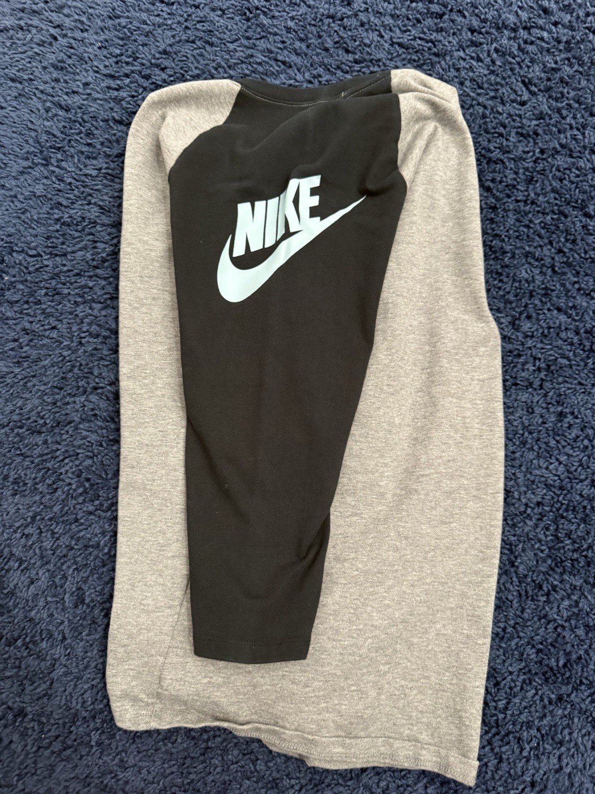 Nike The Nike Tee Men's M Athletic Fit Long Sleeve Crew Colorblock Gray/Black gallery