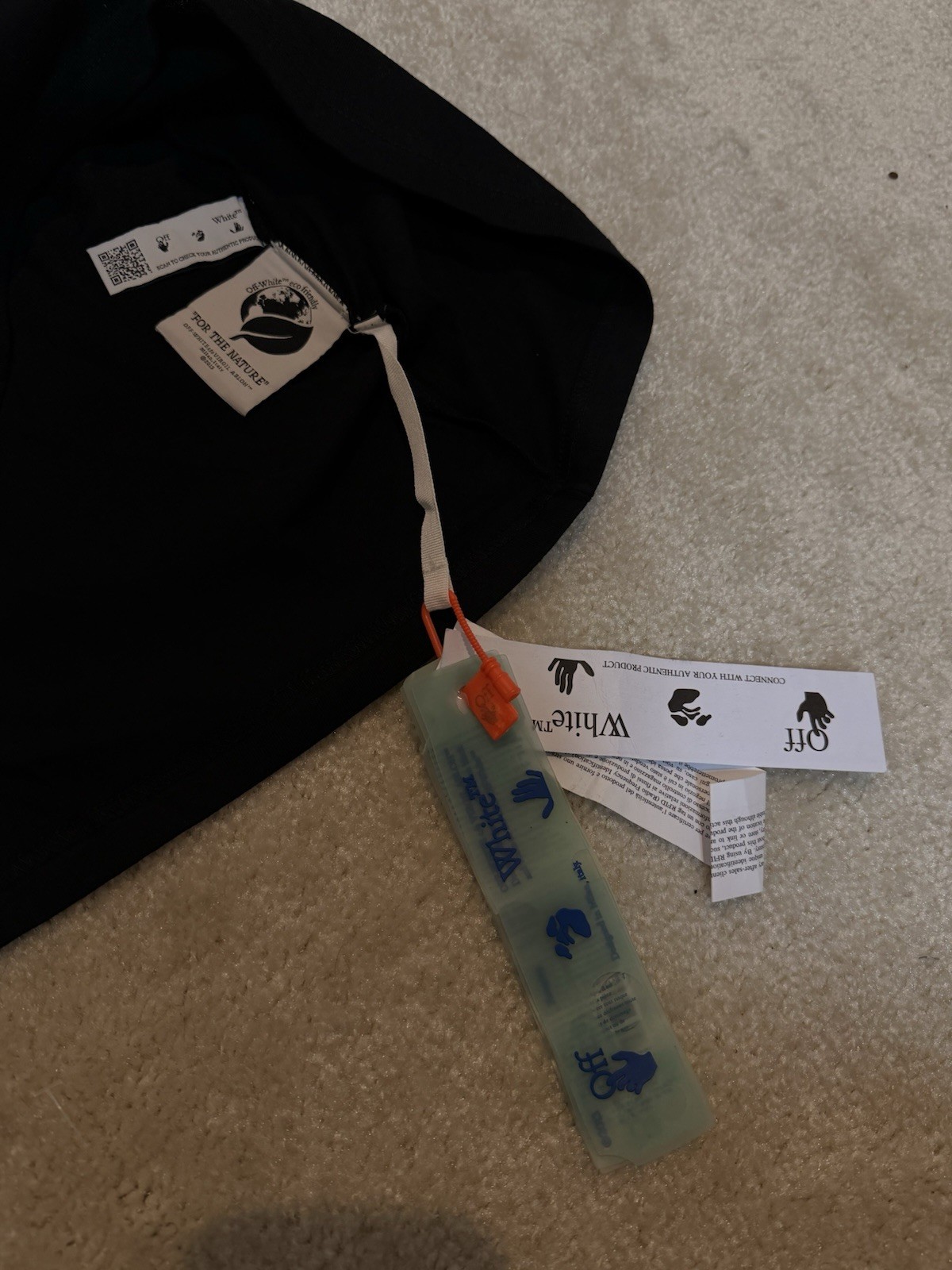 Off-White Men’s XXS Black Cotton Jersey Graphic Logo Crew Neck Short Sleeve Tee gallery