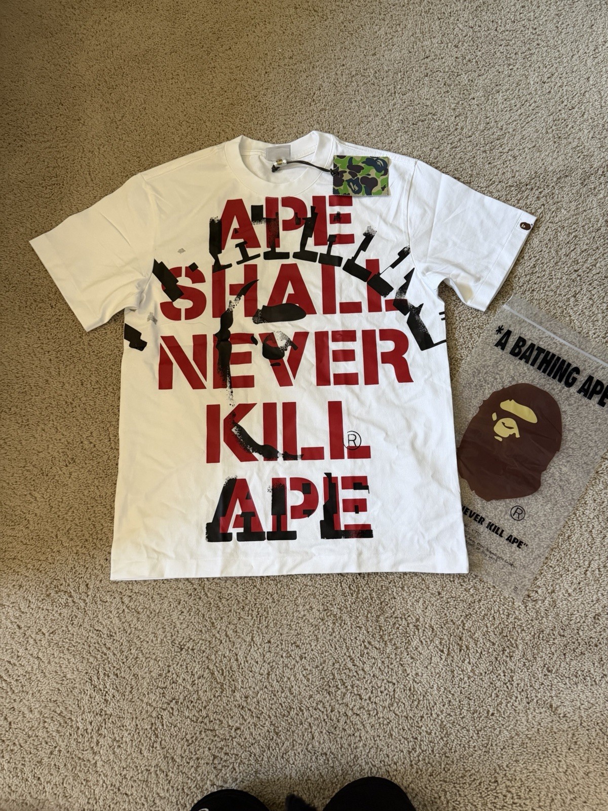 A Bathing Ape BAPE Men's M White Crew Neck Short Sleeve Graphic Logo Tee gallery