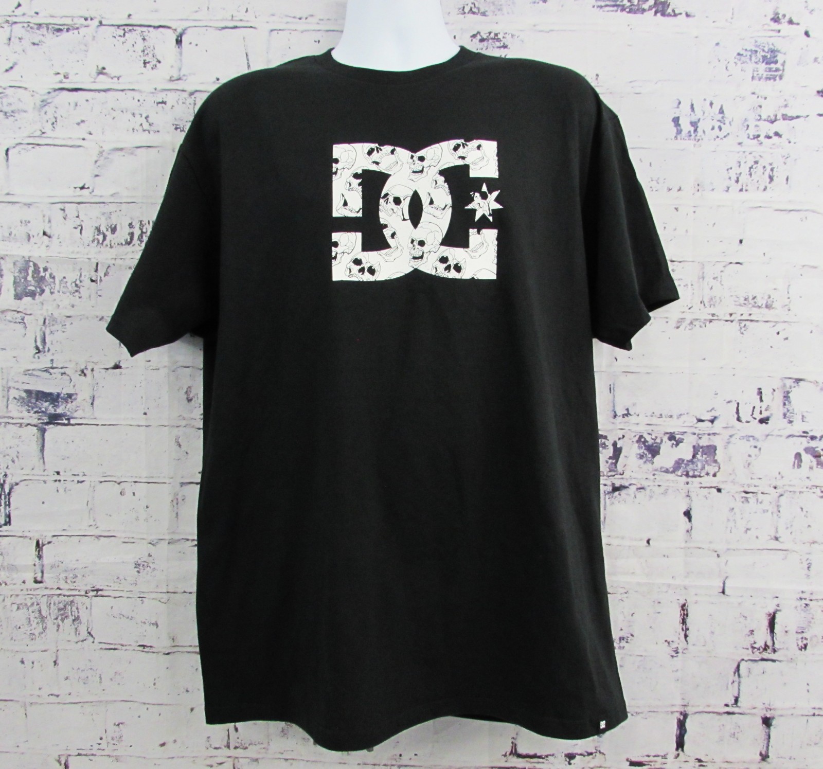 DC SHOES MENS T-SHIRT STAR SKULLY BLACK COTTON SHORT SLEEVED TOP XL NWT.