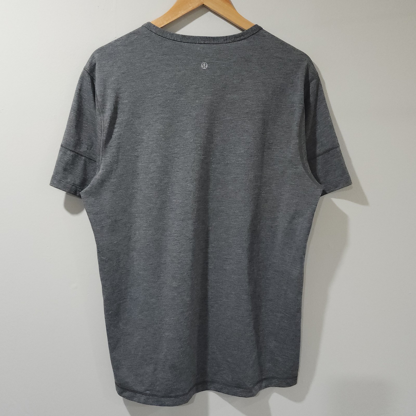 Lululemon Metal Vent Tech Shirt Stretch Performance Gym Exercise Athleisure gallery