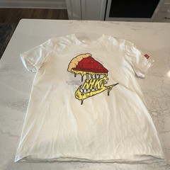 The Nike Tee Chicago Second City to None Men’s Pizza T-Shirt Size X-Large