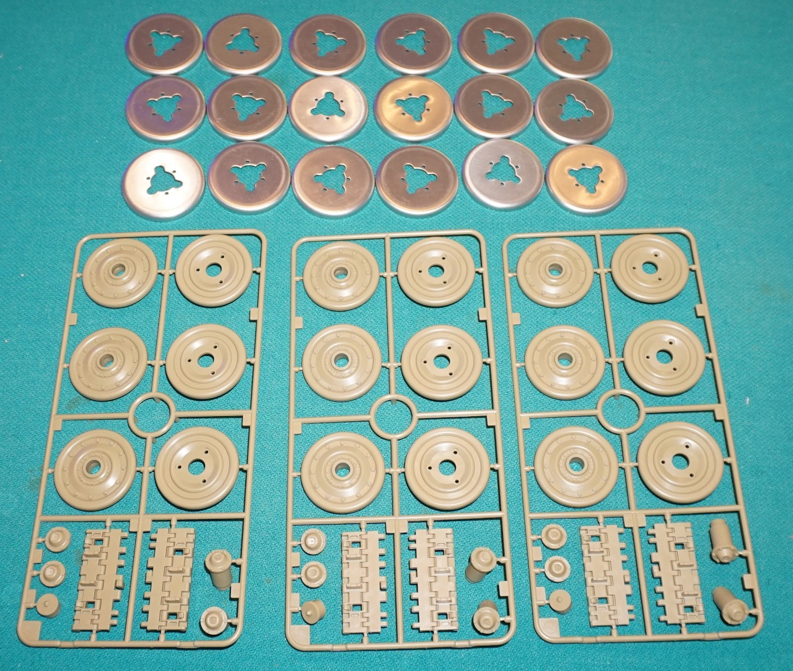German King Tiger II Tank Tamiya 1/16 Sprues A(3) Road Wheels With Metal Inserts