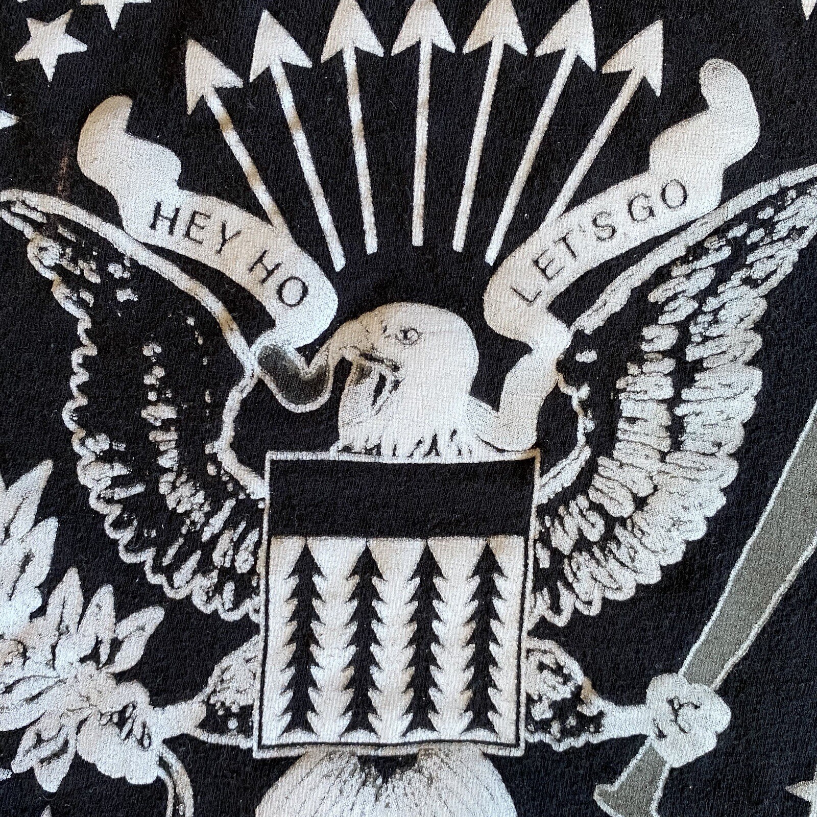 RAMONES Presidential Seal Logo Licensed Punk T-Shirt 2019. MEDIUM (NV) Preowned gallery