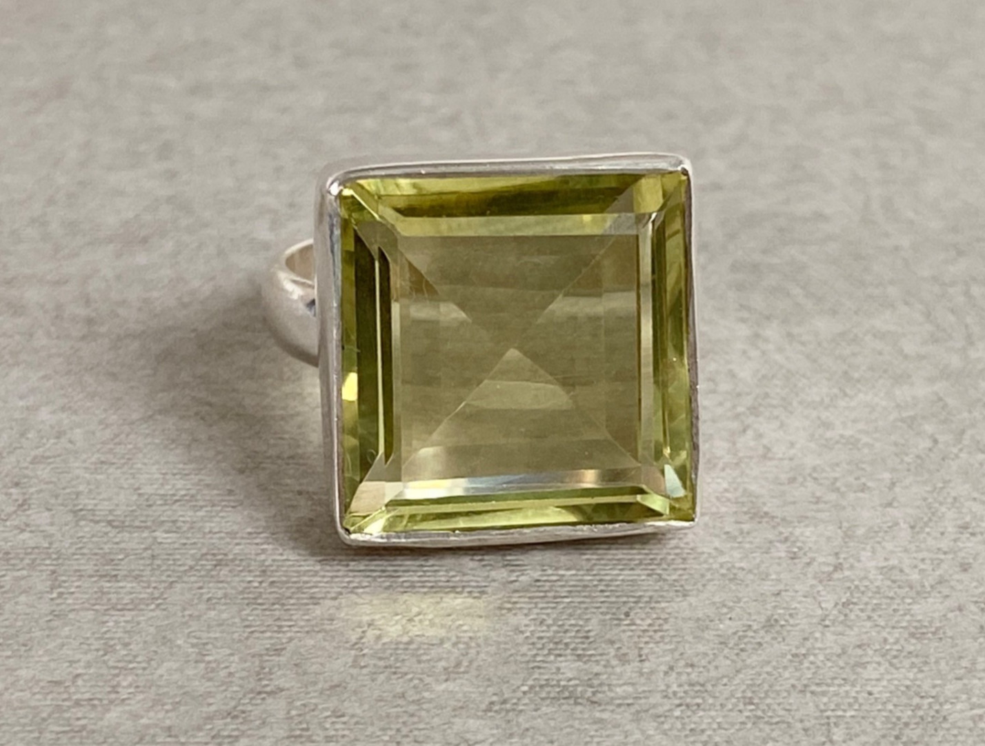 Sterling Silver Acid Green Glass Ring Modernist Square Statement 925 Size S 1/4