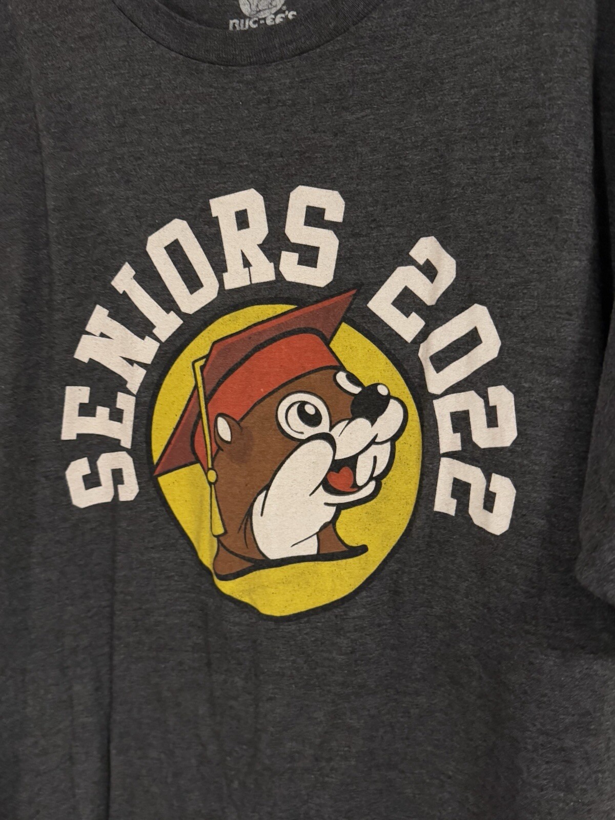 Buc-ee’s Tshirt Seniors 2022 Size XL Dark Gray Beaver Nuggets Short Sleeve Crew gallery