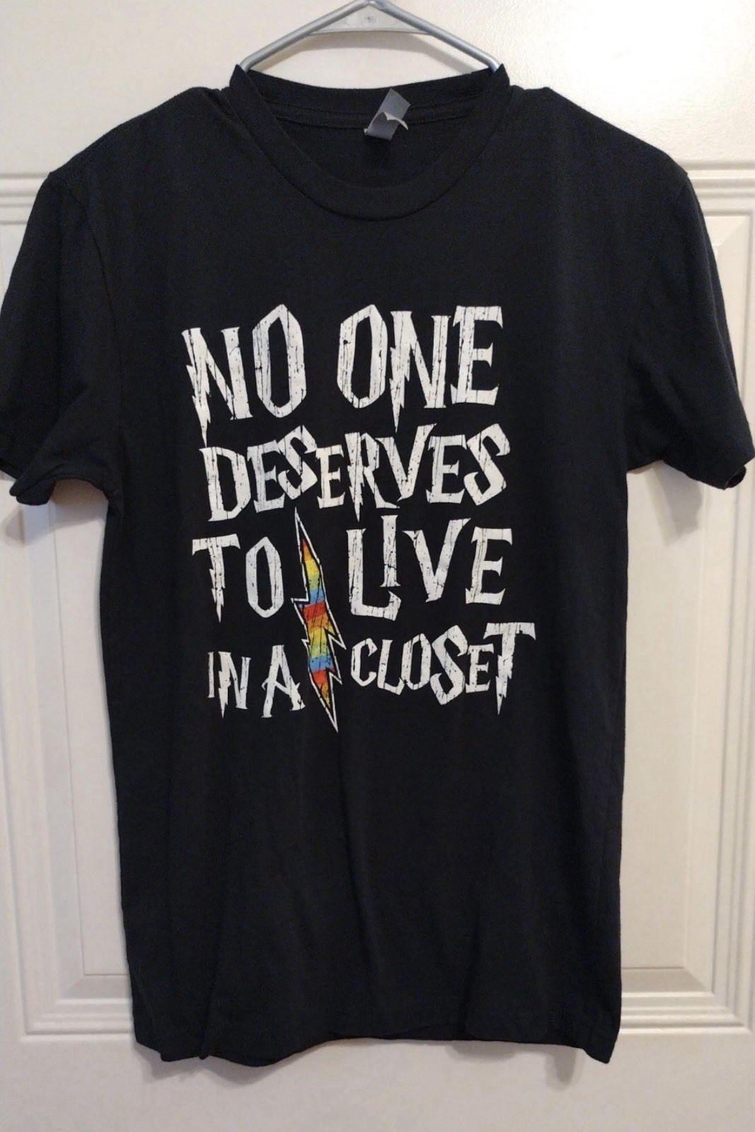 No One Deserves To Live In A Closet Harry Potter Shirt Small Preowned LGBTQ BG3 gallery