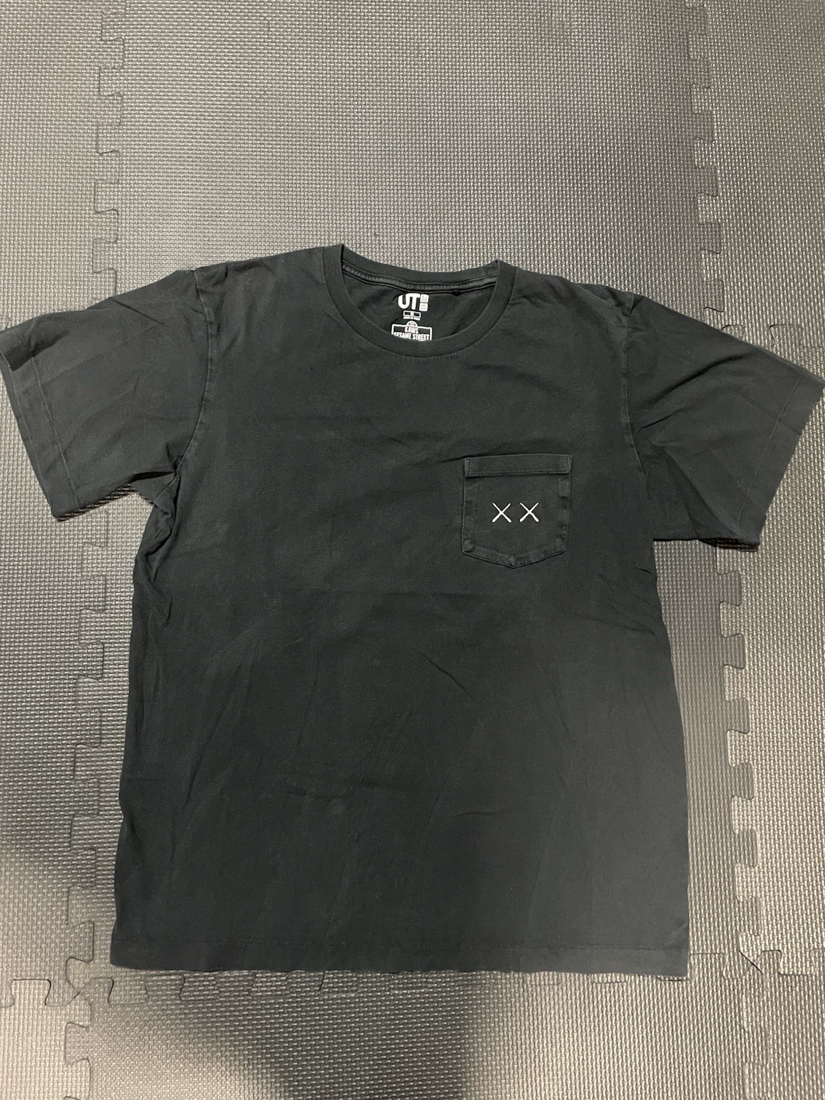 Uniqlo x Kaws x Sesame Street Black Short Sleeve T Shirt Men’s Medium gallery