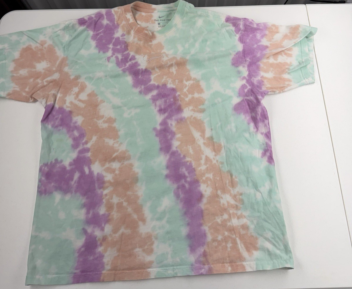The Nike Tee Tie Dye Short Sleeve T-Shirt DB6149-100 Men’s Size L NWT