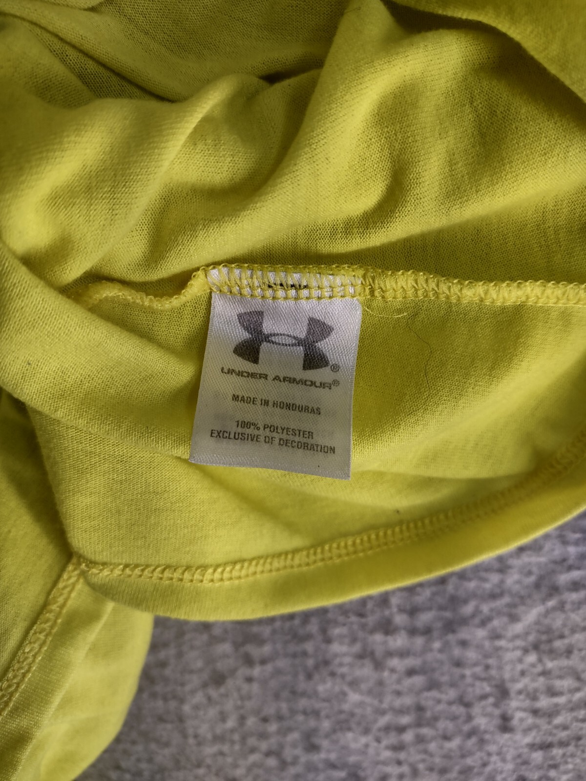 Under Armour Mens Shirt Small Yellow Semi Fitted Heat Gear Solid Logo Pullover gallery