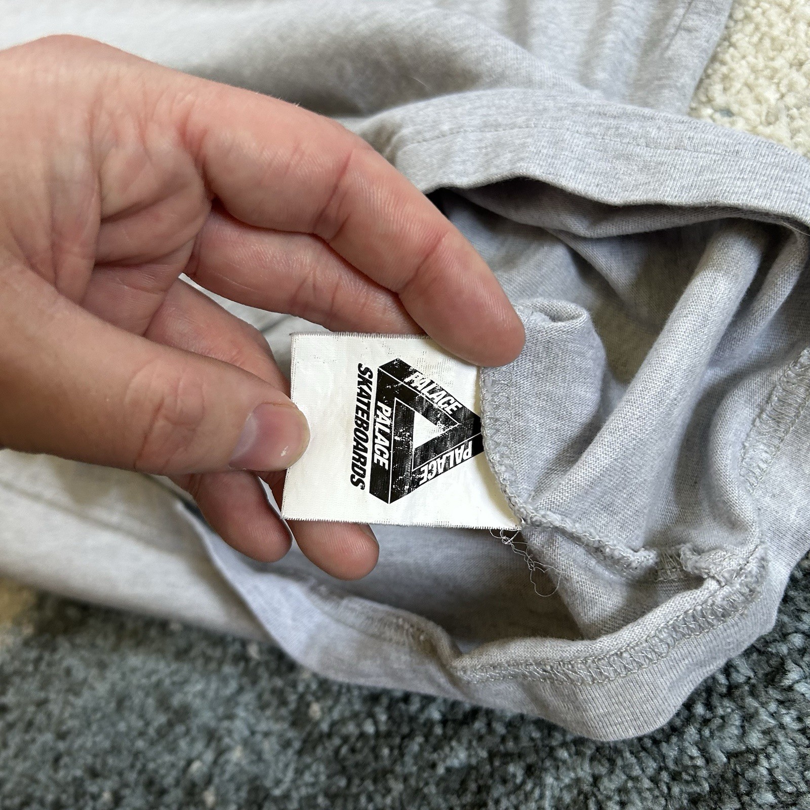 SPRiNG 2020 PALACE SKATEBOARDS CATCH DAS FADE TEE HEATHER Palazzo dello Sportivo gallery