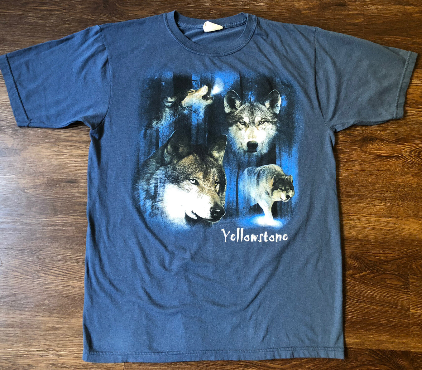 Vintage ’90s Wolf T-shirt Yellowstone Eco Mountain Blue Crewneck Large