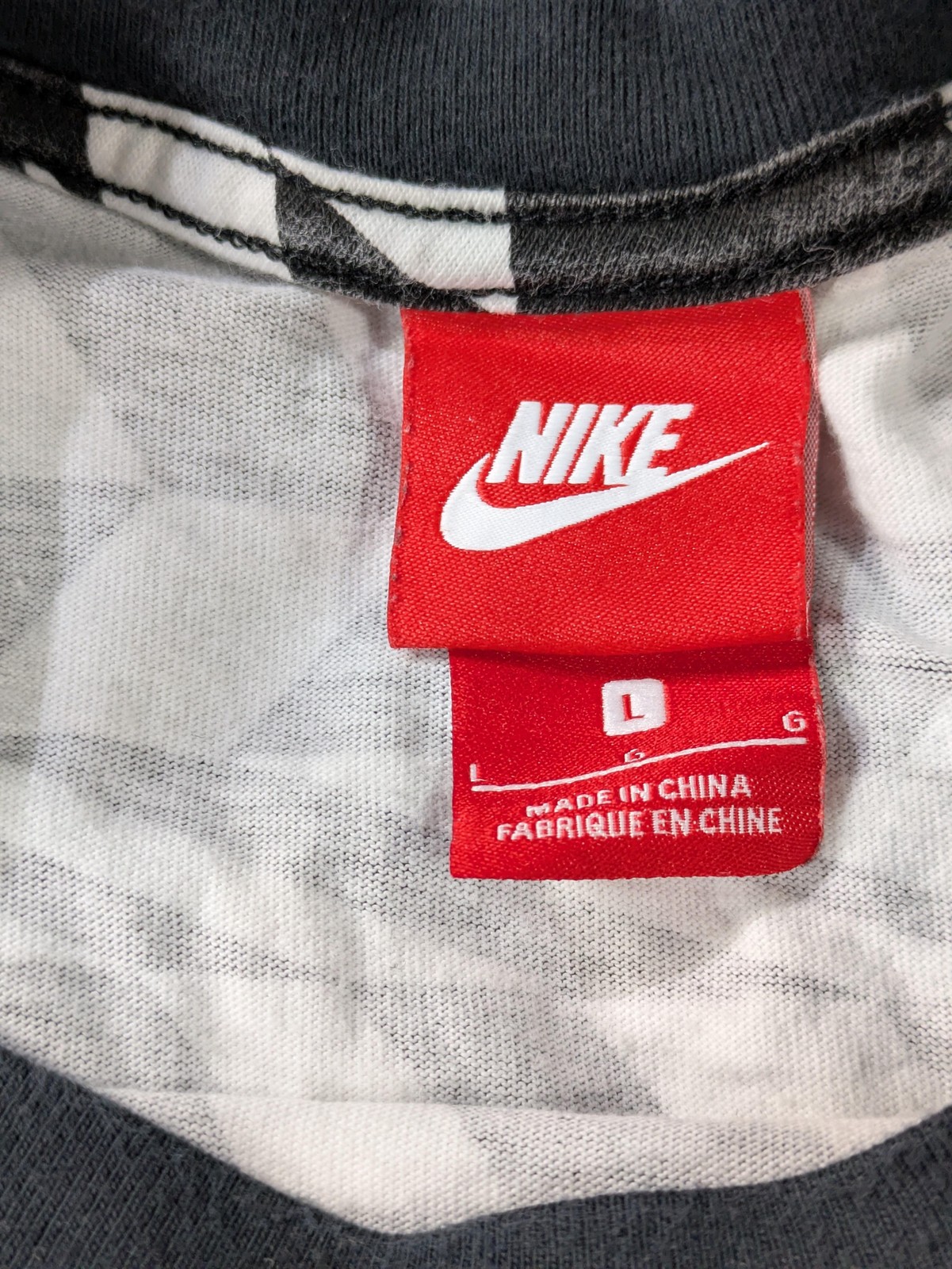 Nike Shirt Mens Large Black White Chevron All Over Print Big Swoosh Wraparound gallery