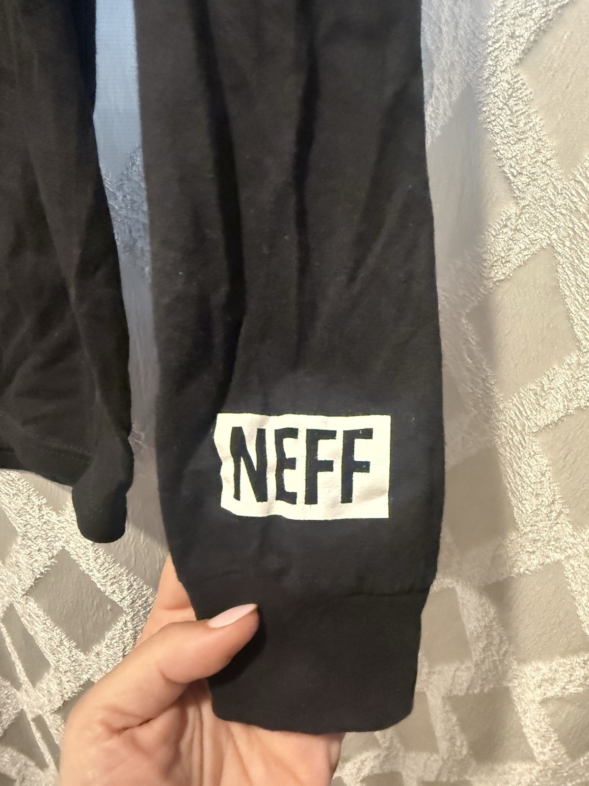 Neff Looney Tunes Marvin the Martian Black Graphic Crew Neck Long Sleeve Tee M gallery