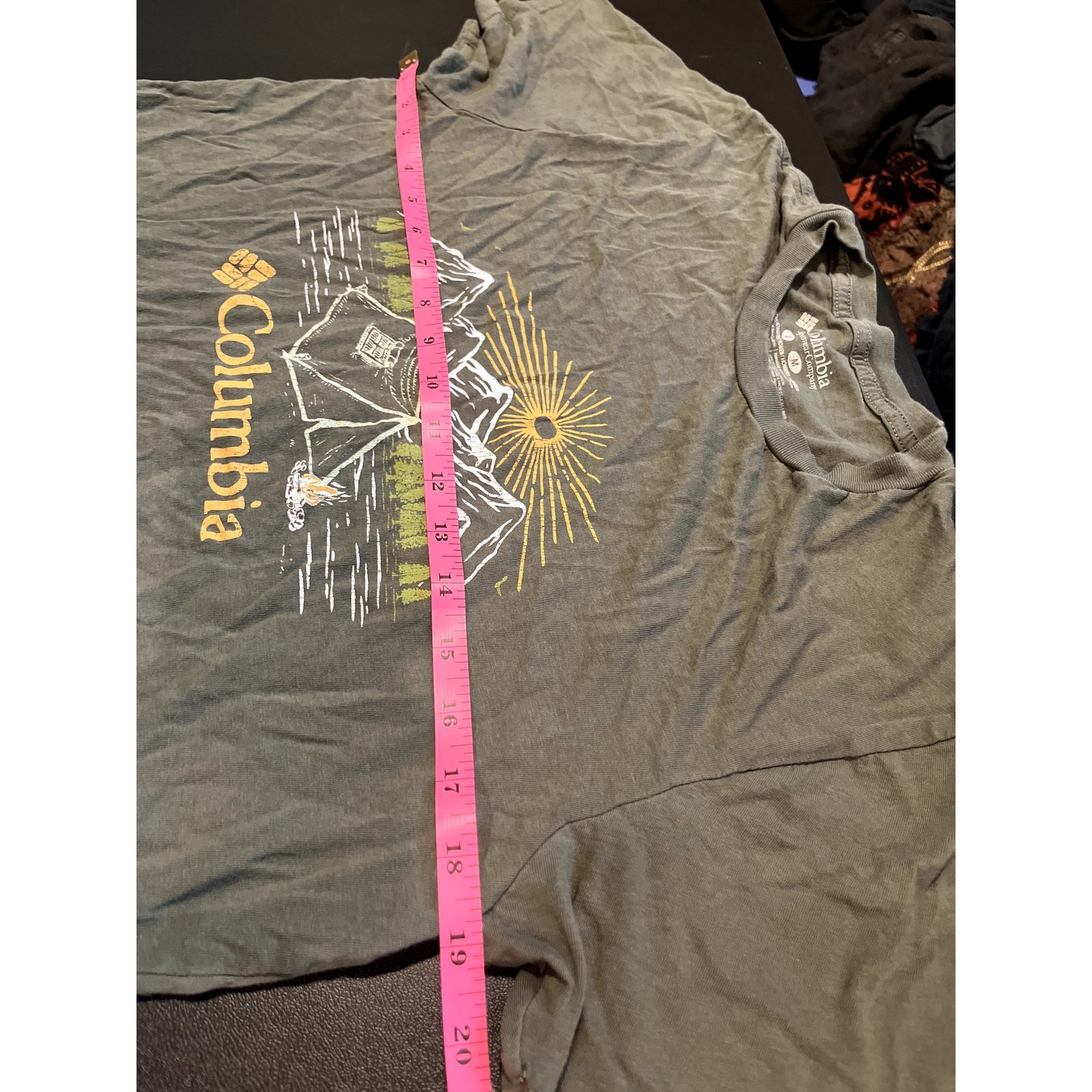 Columbia Green Shirt Medium Hiking Camping Outdoor Tee Casual Graphic Logo gallery