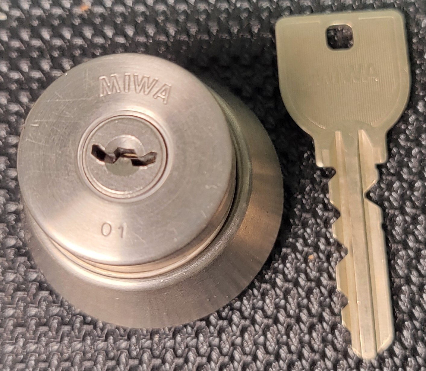 Miwa U9 Lock Cylinder with Key(s) for Locksport