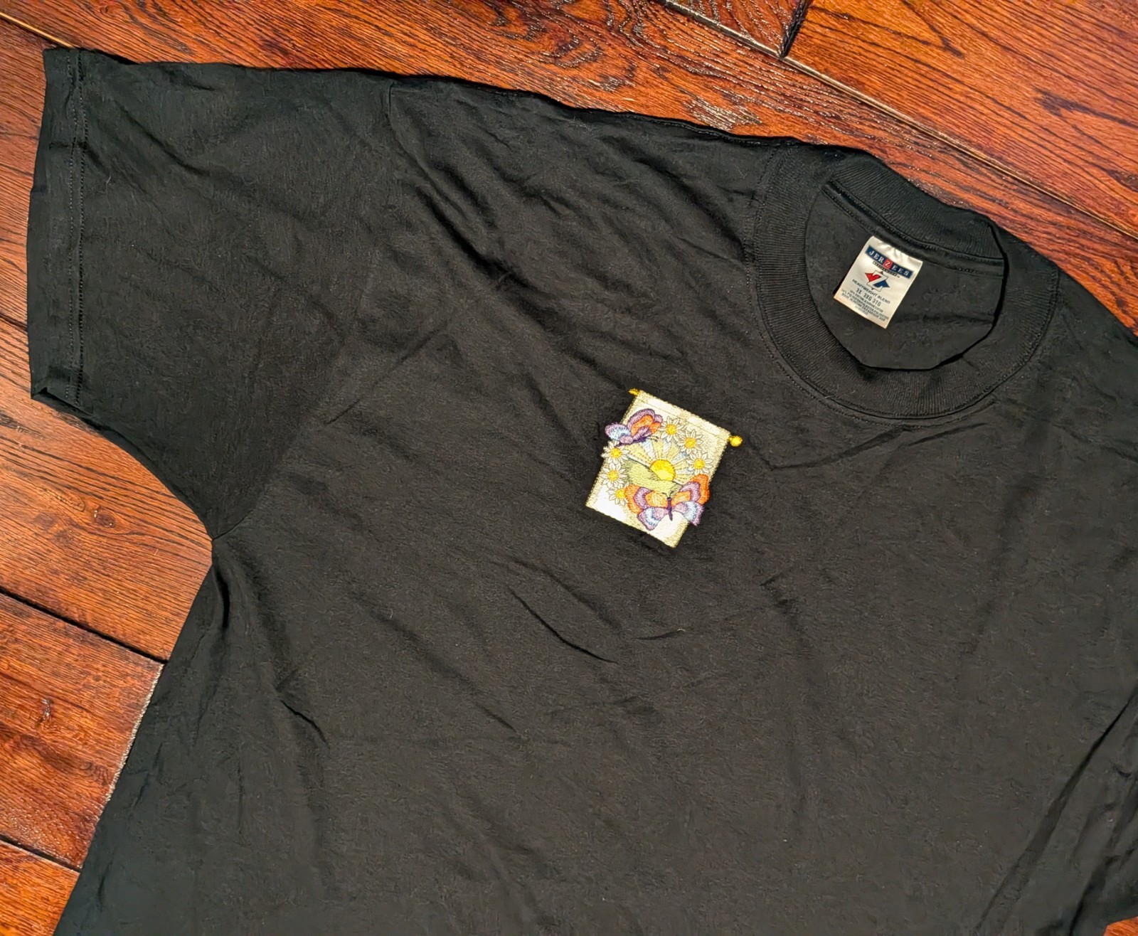 Jerzees Men'sHeavyweight Blend T-Shirt w/ Embroidred Patch Flowers Butterfly 3X gallery