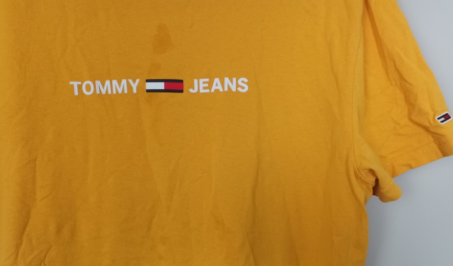 VINTAGE RETRO 80s 90s YELLOW TOMMY JEANS BRIGHT BOLD FESTIVAL SPORTS T SHIRT TOP gallery