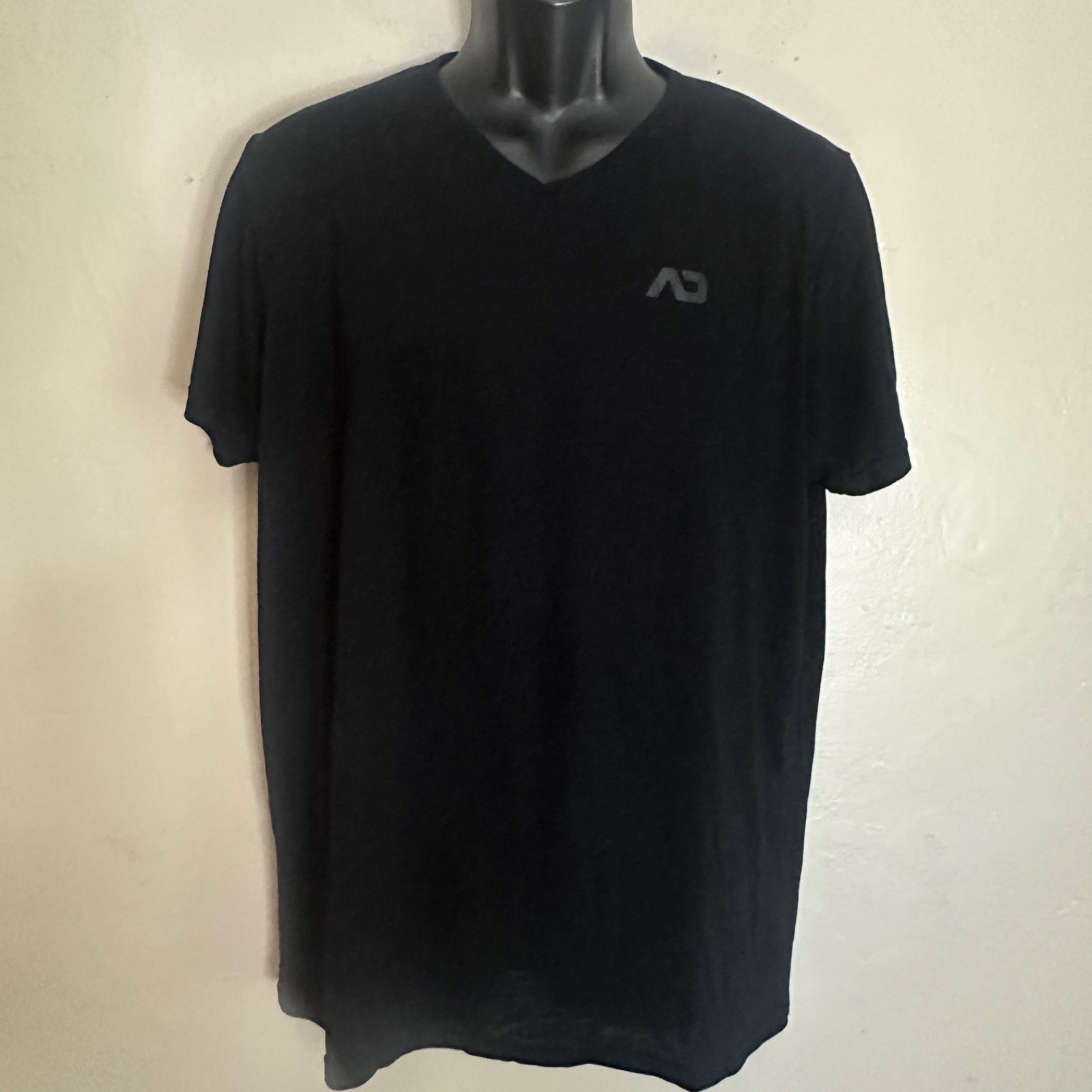 Addicted Logo V Neck T Shirt 3XL runs small Gently worn 50% viscose/50% poly gallery