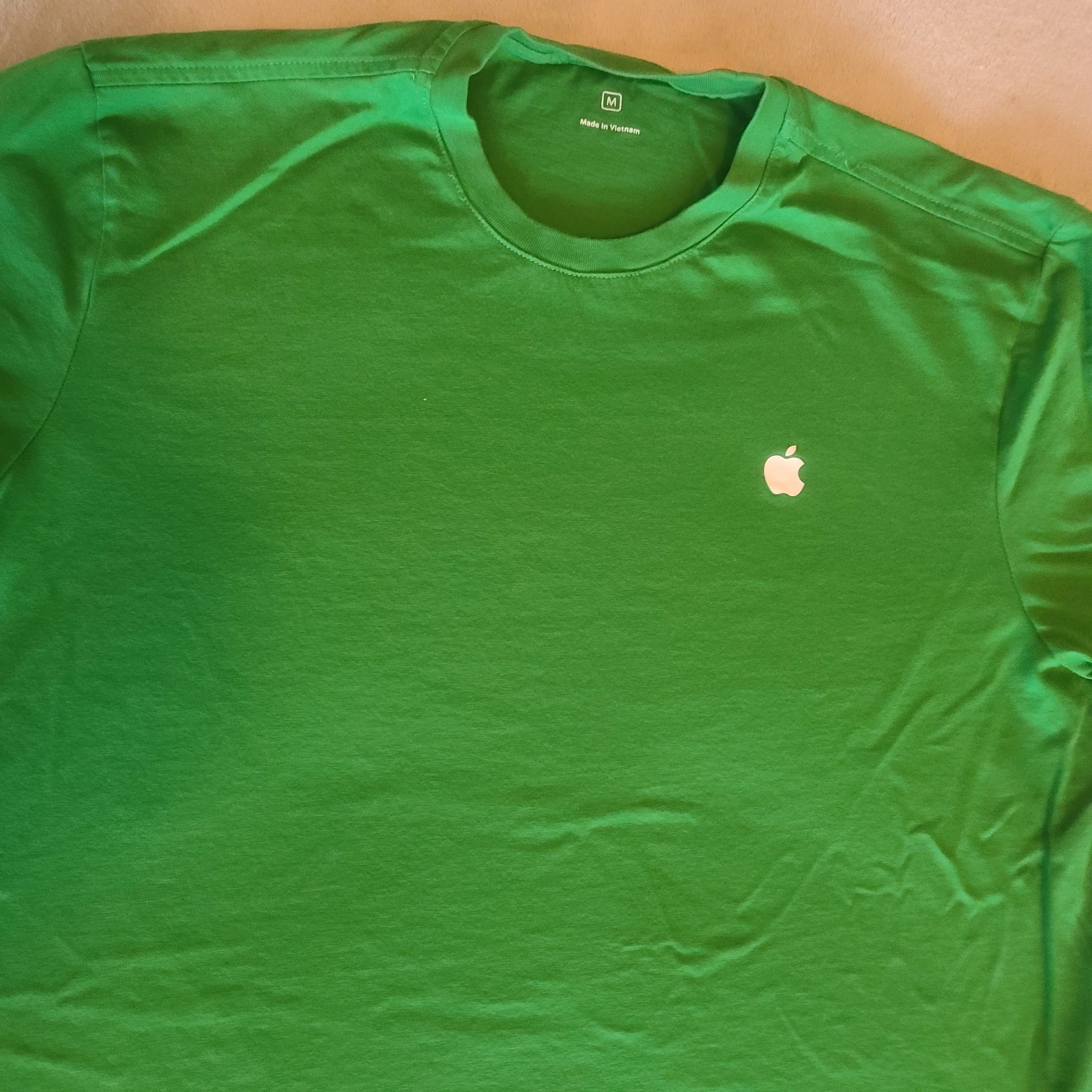 Apple Mens Medium Green IT AI Shirt gallery