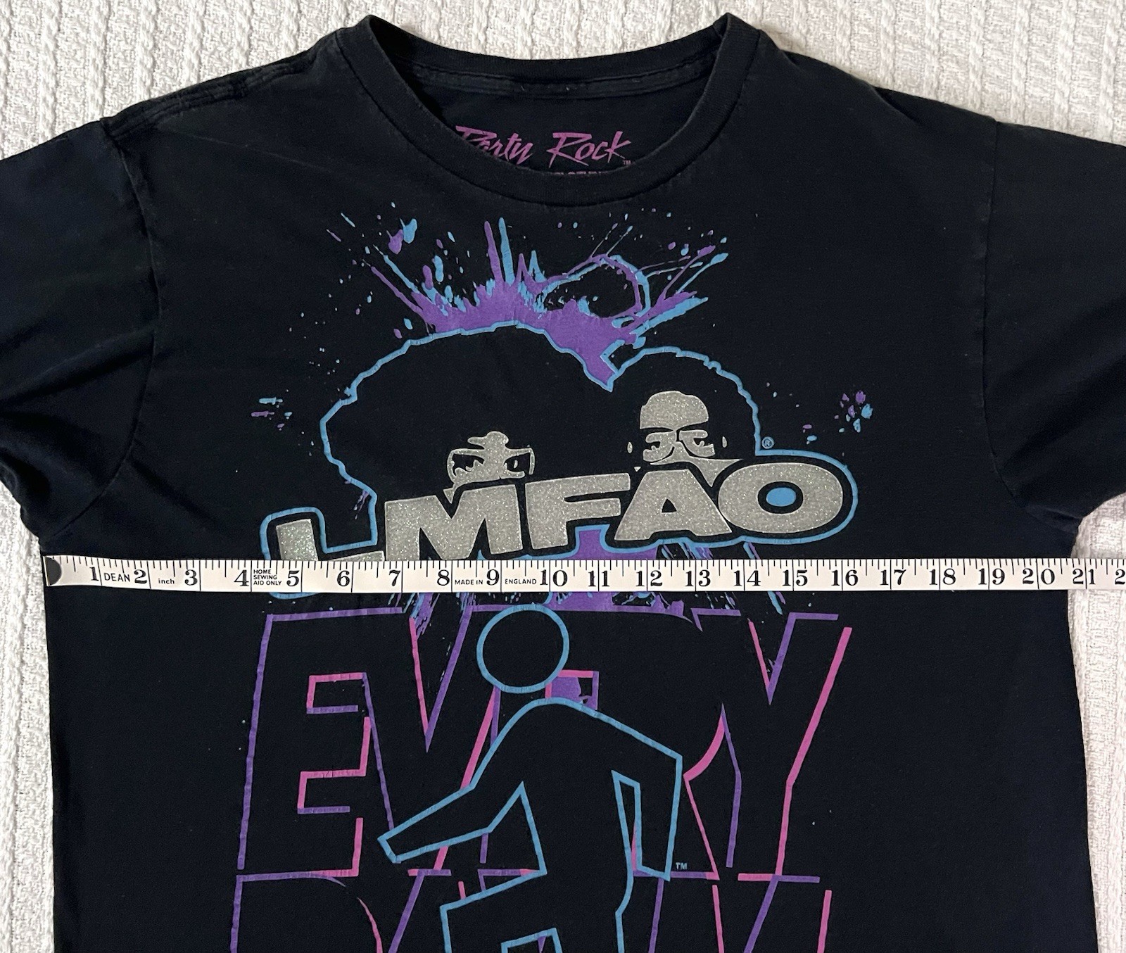 2011 LMFAO Everyday I'M Shuffling Glitter Official Merch T-Shirt LG 20.5” X 27” gallery
