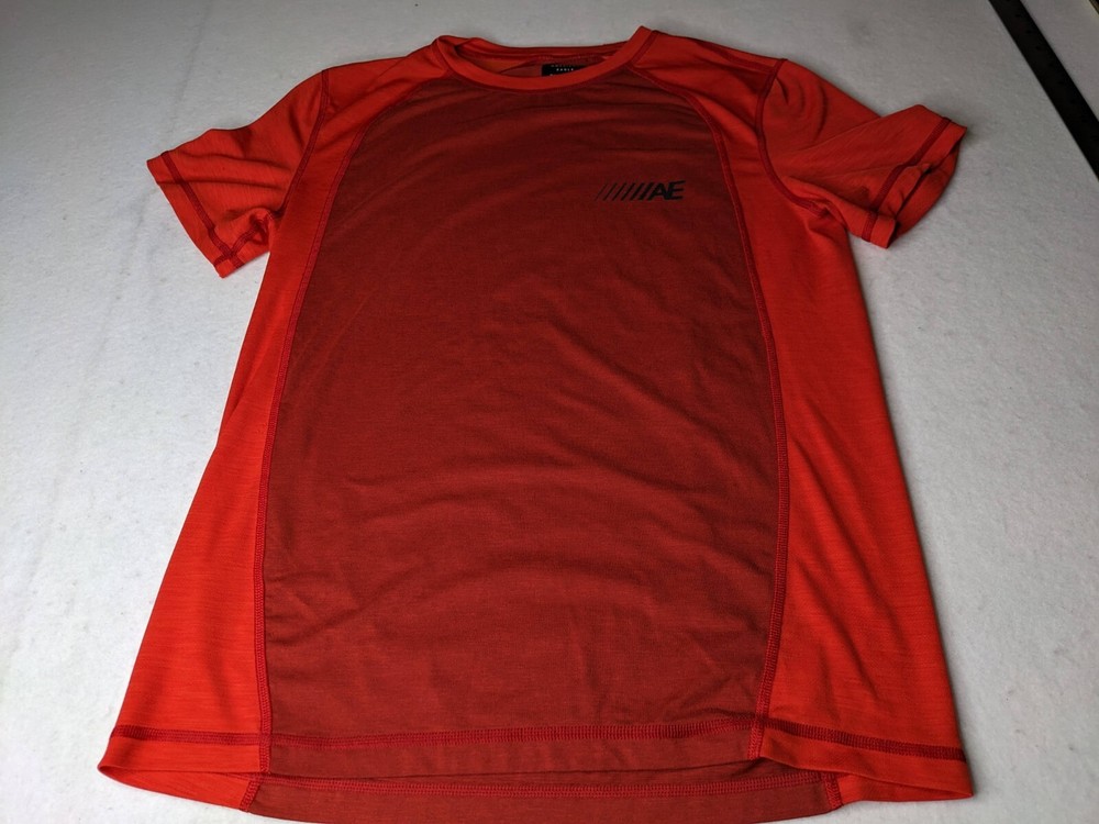American Eagle Shirt Mens medium active wear red small hole back see photo