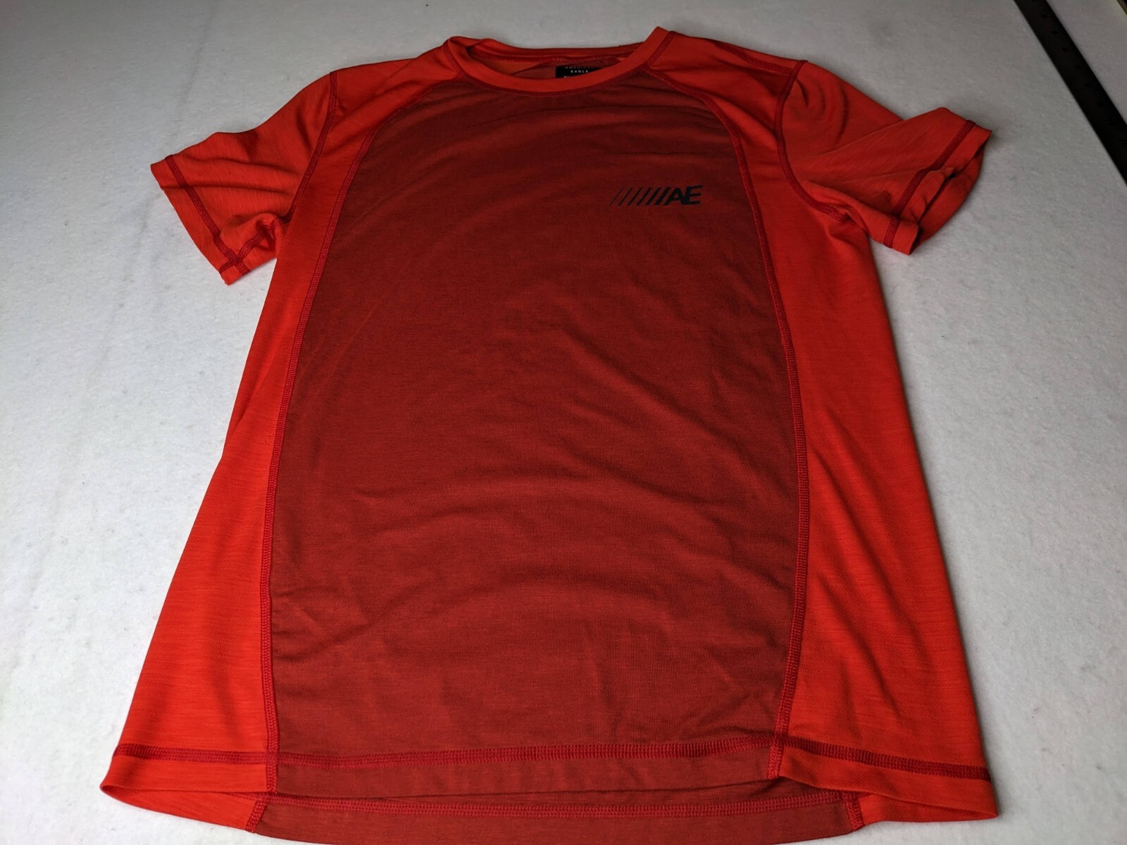 American Eagle Shirt Mens medium active wear red small hole back see photo