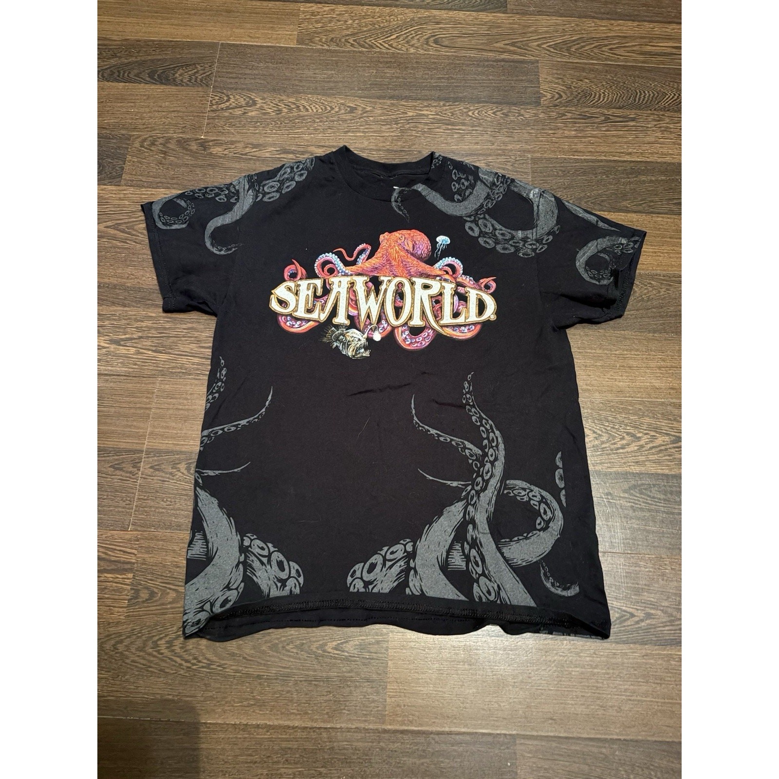 SeaWorld T Shirt Medium Octopus Angler Fish Marine Life Octopus Watermark Sz M gallery