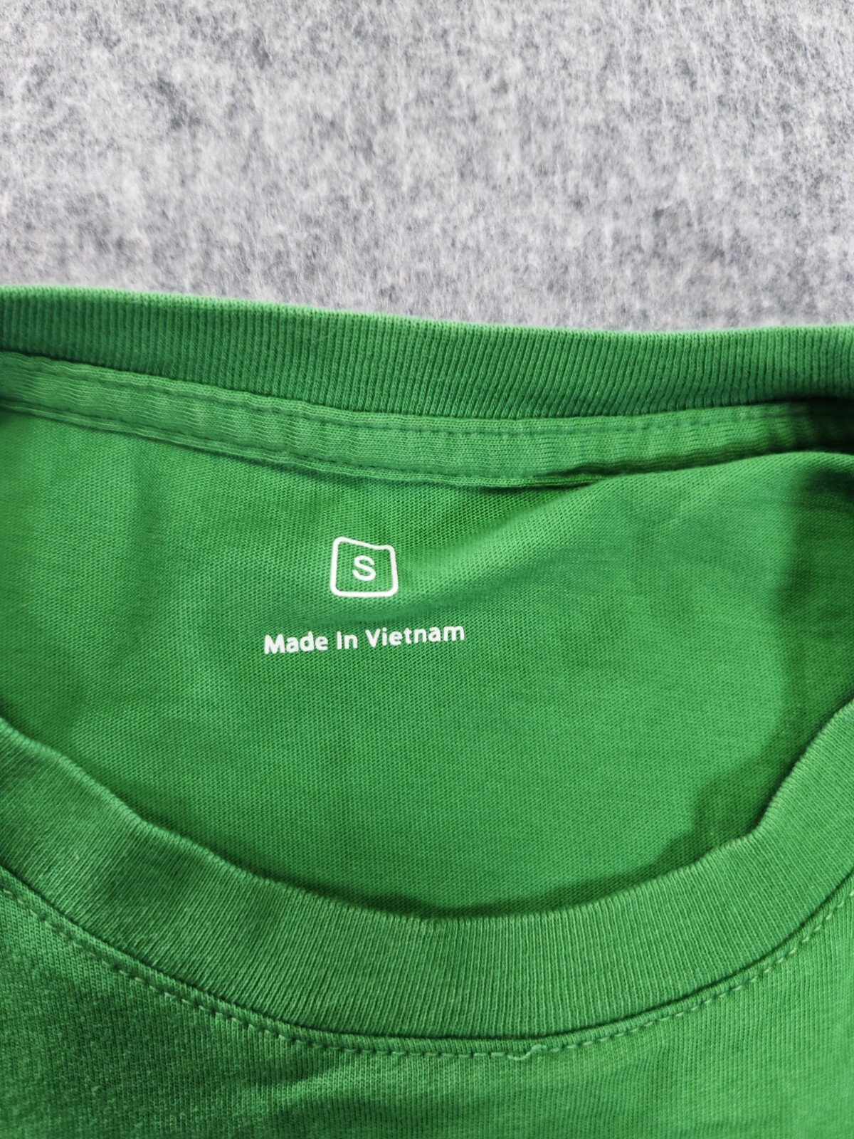Apple Store Employee T-Shirt Short Sleeve Size Small Green Cotton Crew Neck gallery